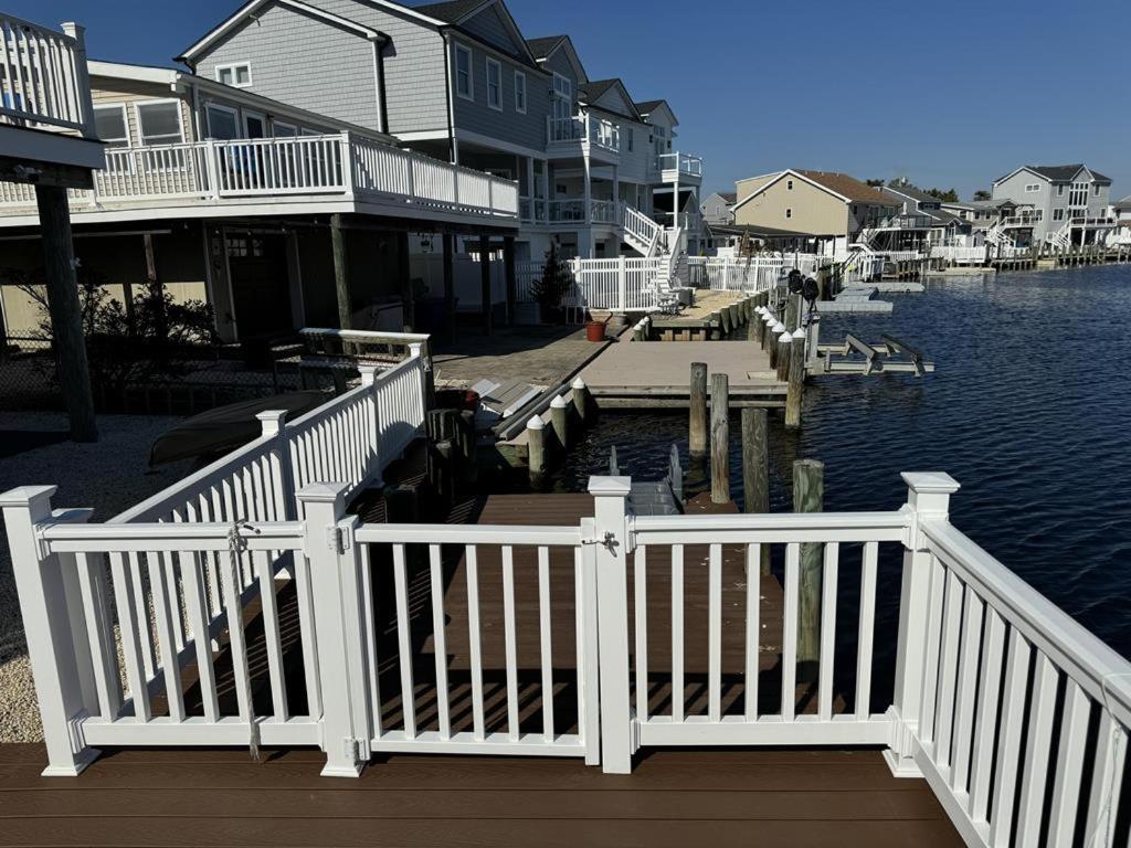 5 Bedroom Lagoon Front - New To Rental Market Manahawkin Exterior photo